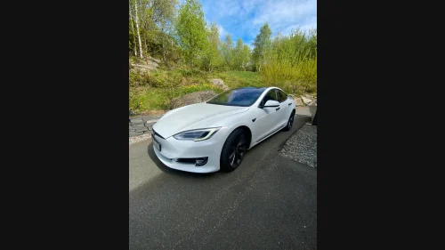 TESLA Model S 75D
