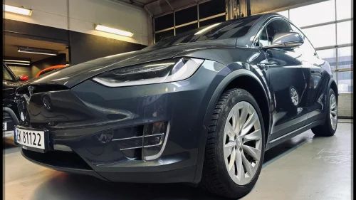 TESLA Model X 75D/1 EIER/4x4/AUT/R-KAM/NAVI/DAB/KROK/EU-OK 2/28!!!