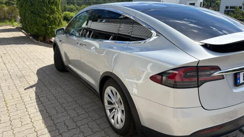 TESLA MOTORS Model X