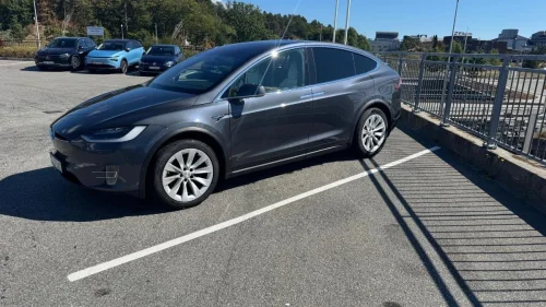 TESLA MOTORS Model X 193KW HENGERFESTE SOLTAK SKINN S+V DEKK 178280km