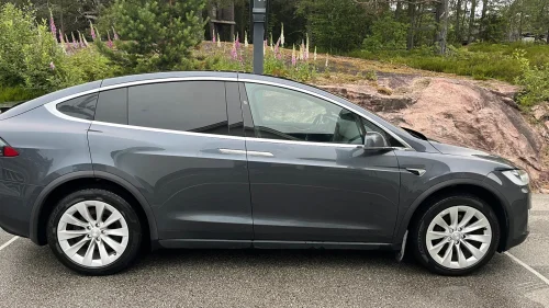 TESLA Model X 75D 7SETER SKINN ALT UTSTYR MCU2 NETFLIX PREMIUM CARBON