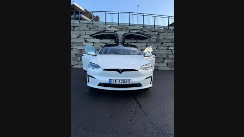 TESLA Model X Plaid 6-s