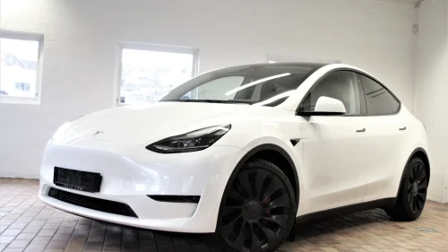 TESLA Model Y PERFORMANCE AWD AP3.0 VINTER HIFI AMD GIGA-BERLIN++