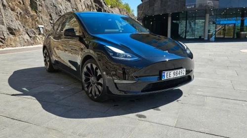 TESLA Model Y Performance AWD