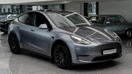 TESLA Model Y Performance AWD, Panorama, Hifi, Hengerfeste, 21"++