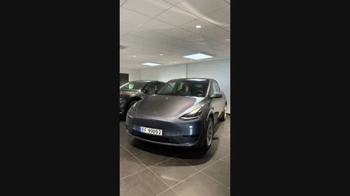 TESLA Model Y Standard Range RWD