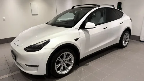 TESLA Model Y Dual Motor AWD Autopilot Krok