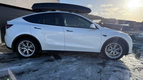 TESLA Model Y Long Range AWD Autopilot/Hengerfeste