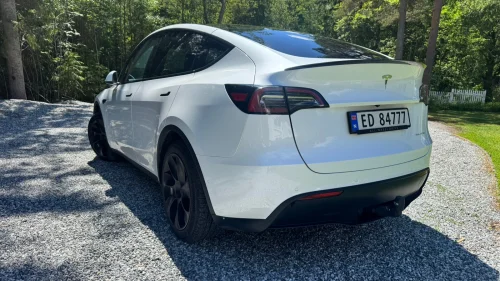 TESLA Model Y LR AWD | Hengerfeste | Garanti ++