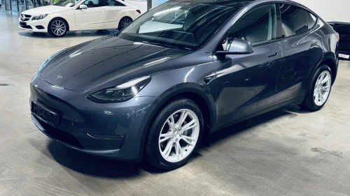 TESLA Model Y LR - 4WD - Autopilot - AMD RYZEN - Hengerfeste