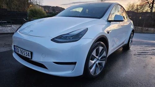 TESLA Model Y Long Range | 4X4 | Hengerfeste | Garanti | LavKM