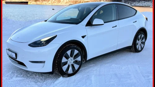 TESLA Model Y Long Range AWD / LED-bar / Pano / Krok++