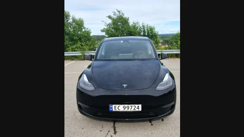 TESLA Model Y Long Range AWD med avansert autopilot ("self-driving")