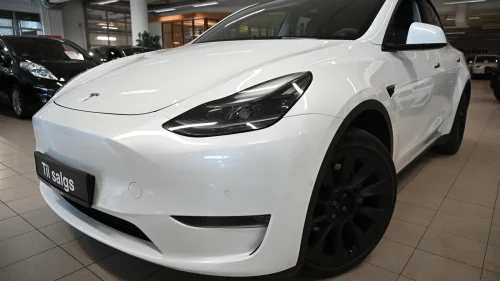 TESLA Model Y LR AWD Premium m/Induction 20"/Pano/AP++