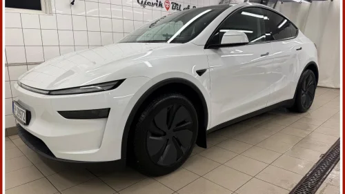 TESLA Model Y Juniper Long Range. Mye utstyr lav km. Som ny.