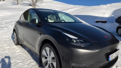 TESLA Model Y Long Range AWD, hengerfeste, helfoliert,