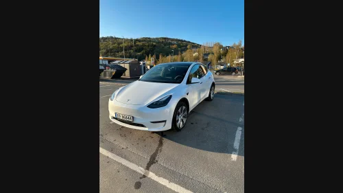 TESLA Model Y Long Range AWD med hengerfeste