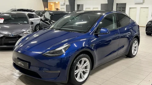 TESLA Model Y LONG RANGE AWD / PREMIUM / AUTOPILOT / 19"