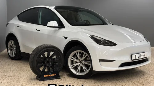 TESLA Model Y LongRange/AWD/Hengerfestet/Premium/Panorama