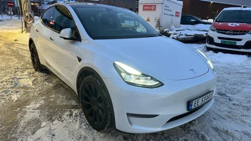 TESLA Model Y Long Range AWD / 20”