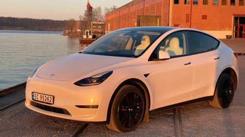 TESLA Model Y Long Range AWD - med nyere batteri (kun gått 33.000 km)