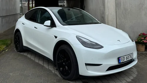 TESLA Model Y Long Range AWD, nybilgaranti, parkeringssensorer, Ryzen