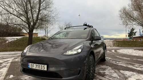 TESLA Model Y LR AWD/Midnight Silver/Takstativ/Premium lyd