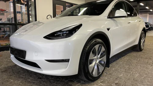 TESLA Model Y Long Range AWD, Panorama, Auto Pilot, Varmesete x5, S&V