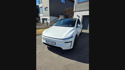 TESLA Model Y 2026 Tesla Model Y LR AWD – 4 200 km – Som ny!