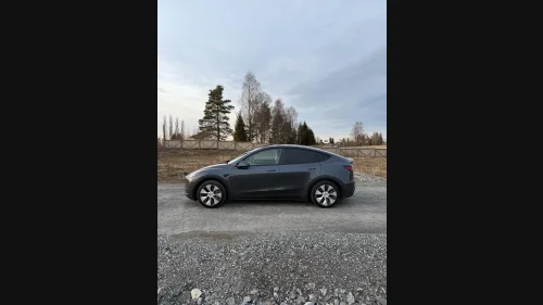 TESLA Model Y Long Range AWD, hengerfeste, autopilot