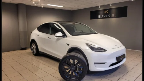 TESLA Model Y Long Range AWD Premium /Autopilot /Sort Skinn /H.Feste