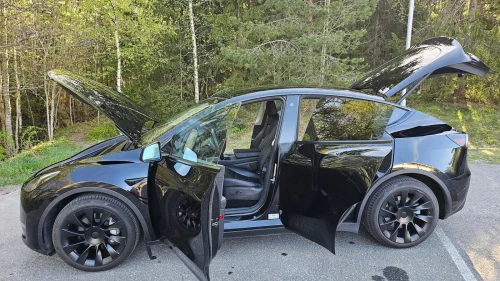 TESLA Model Y Long Range AWD