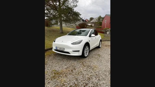 TESLA Model Y Standard Range RWD