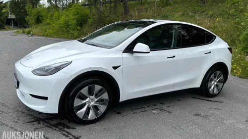 TESLA Model Y RWD Premium, Hengerfeste