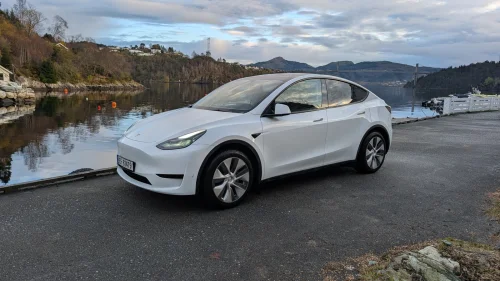 TESLA Model Y Standard Range