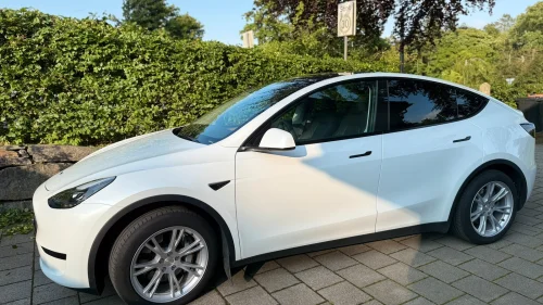 TESLA Model Y Standard Range RWD