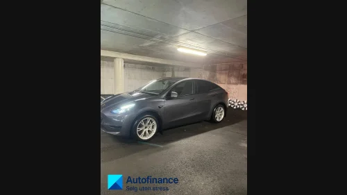 TESLA Model Y // RWD- NY servet!