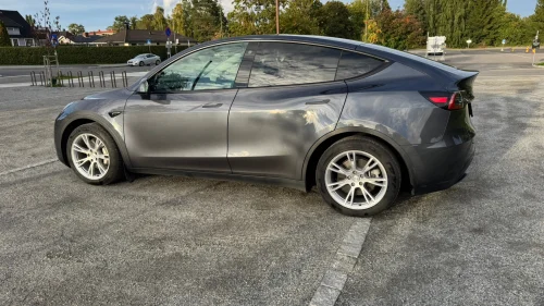 TESLA Model Y Standard Range RWD