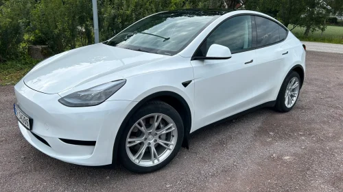 TESLA Model Y Standard Range RWD