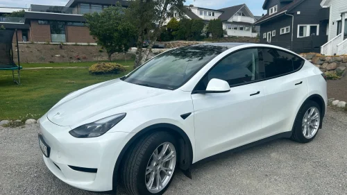 TESLA Model Y Standard Range RWD