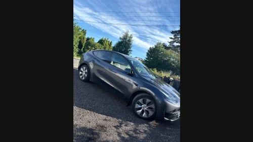 TESLA Model Y Standard Range RWD