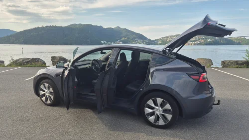 TESLA Model Y Standard Range RWD