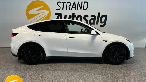 TESLA Model Y SR RWD 455km WLTP Tilhengerfeste Skinn Panorama 2x hjul