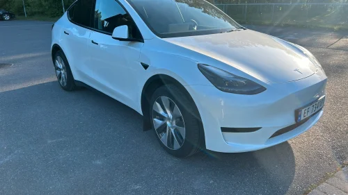 TESLA Model Y Standard Range RWD