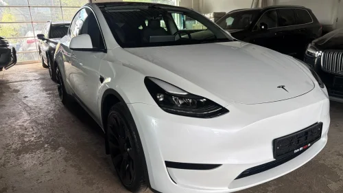 TESLA Model Y Standard Range RWD Dab+ 360 Kam Pano H.Feste 1 Eier