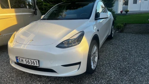 TESLA Model Y RWD hengerfeste acc skinn s+v dekk Lav km 37553km eu ok