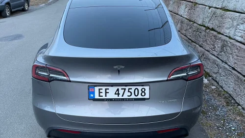 TESLA Model Y Long Range/Quicksilver/AWD/Autopilot/Hengerfeste
