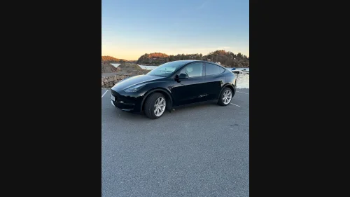 TESLA Model Y Long Range AWD | Autopilot | S+V-hjul