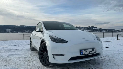 TESLA Model Y Long Range AWD Preformens
