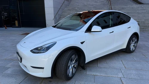 TESLA Model Y LR AWD Premium/Autopilot/H.feste/Norsk/1.eier/30k km+++